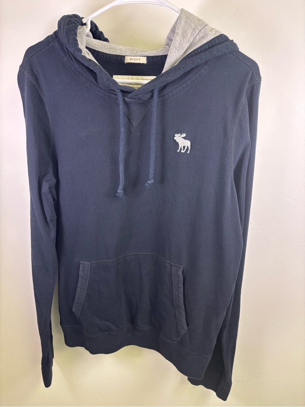 ABERCROMBIE & FITCH HOODIE  MEN XXL
NAVY BLUE COTTON KANGAROO POCKET